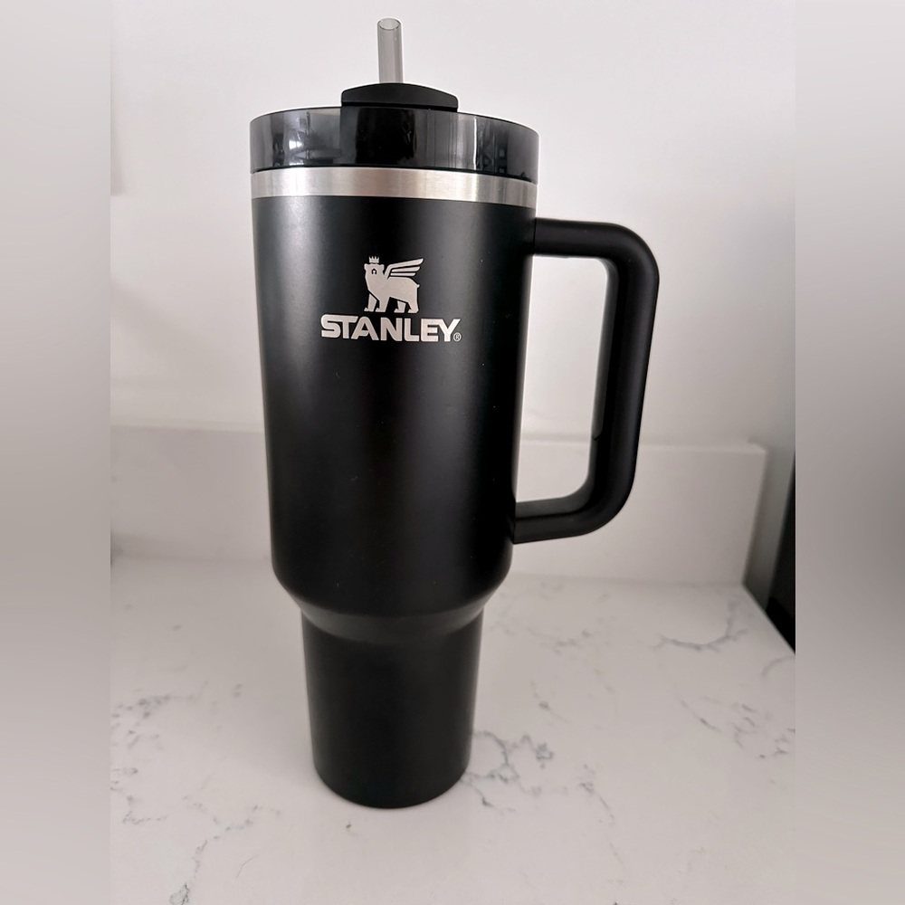 Black 40 oz Stanley